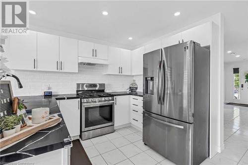 37 Woodedge Circle, Kitchener, ON - Indoor Photo Showing Kitchen With Stainless Steel Kitchen With Upgraded Kitchen