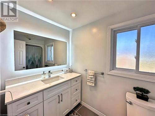 6 Vine Road, Grimsby, ON - Indoor Photo Showing Bathroom