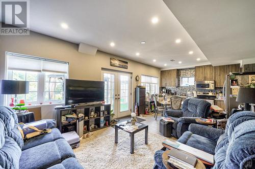 509 Clifford Perry Place, Newmarket, ON - Indoor Photo Showing Living Room