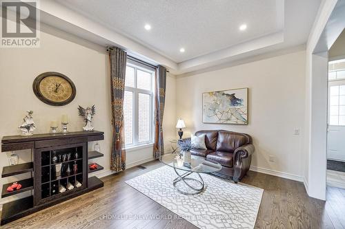 509 Clifford Perry Place, Newmarket, ON - Indoor Photo Showing Living Room