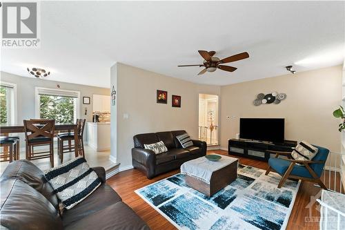 6109 Fernbank Road, Stittsville, ON - Indoor Photo Showing Living Room