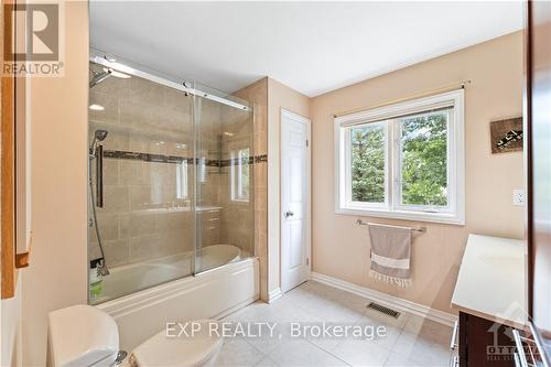 6109 Fernbank Road, Ottawa, ON - Indoor Photo Showing Bathroom