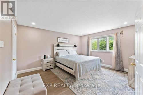 6109 Fernbank Road, Ottawa, ON - Indoor Photo Showing Bedroom