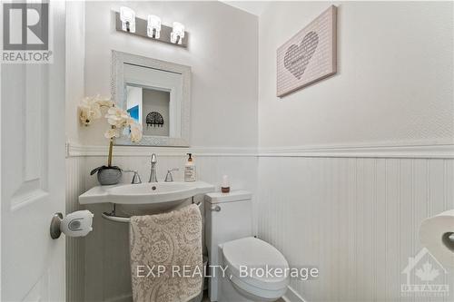 6109 Fernbank Road, Ottawa, ON - Indoor Photo Showing Bathroom