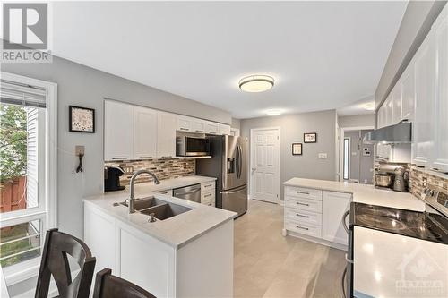 6109 Fernbank Road, Stittsville, ON - Indoor Photo Showing Kitchen With Double Sink With Upgraded Kitchen