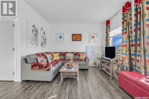 800 1St Avenue N, Martensville, SK - Indoor Photo Showing Living Room