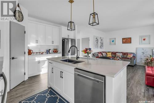 800 1St Avenue N, Martensville, SK - Indoor Photo Showing Kitchen With Double Sink With Upgraded Kitchen