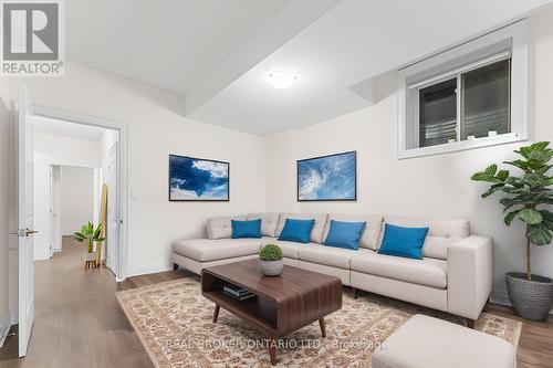 17 Brant Drive, Vaughan, ON - Indoor Photo Showing Living Room