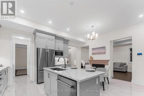 17 Brant Drive, Vaughan, ON - Indoor Photo Showing Kitchen With Double Sink With Upgraded Kitchen