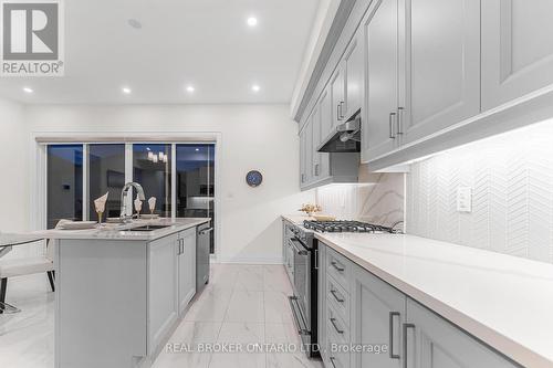 17 Brant Drive, Vaughan, ON - Indoor Photo Showing Kitchen With Double Sink With Upgraded Kitchen