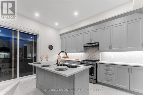 17 Brant Drive, Vaughan, ON - Indoor Photo Showing Kitchen With Upgraded Kitchen