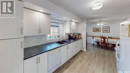 2924 3Rd Avenue N, Regina, SK - Indoor Photo Showing Kitchen With Double Sink