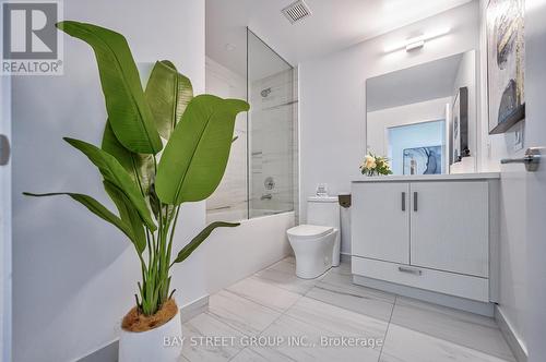 1516 - 38 Honeycrisp Crescent, Vaughan, ON - Indoor Photo Showing Bathroom