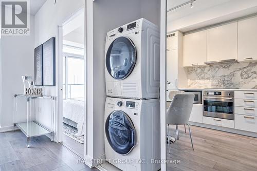 1516 - 38 Honeycrisp Crescent, Vaughan, ON - Indoor Photo Showing Laundry Room