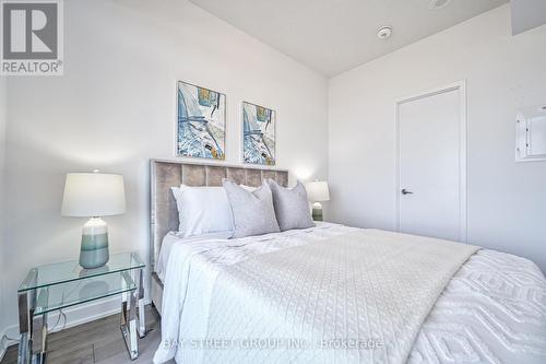 1516 - 38 Honeycrisp Crescent, Vaughan, ON - Indoor Photo Showing Bedroom