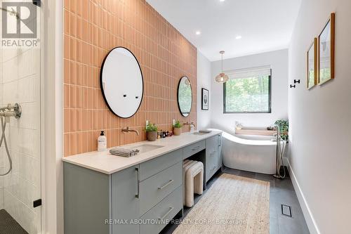 295 Allen Road, Grimsby, ON - Indoor Photo Showing Bathroom