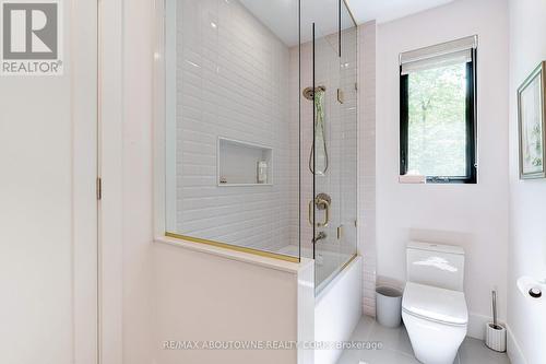 295 Allen Road, Grimsby, ON - Indoor Photo Showing Bathroom