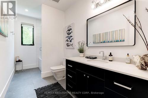 295 Allen Road, Grimsby, ON - Indoor Photo Showing Bathroom