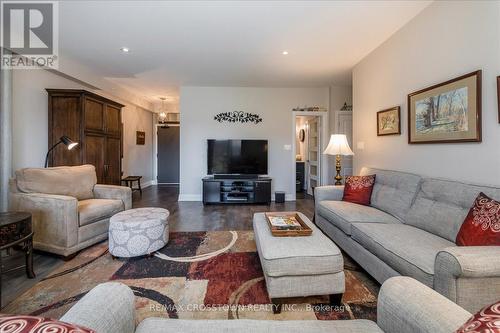 202 - 720 Yonge Street, Barrie, ON - Indoor Photo Showing Living Room