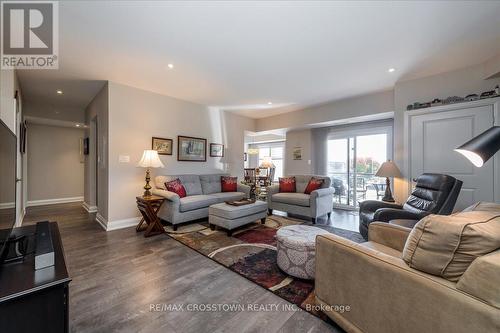 202 - 720 Yonge Street, Barrie, ON - Indoor Photo Showing Living Room