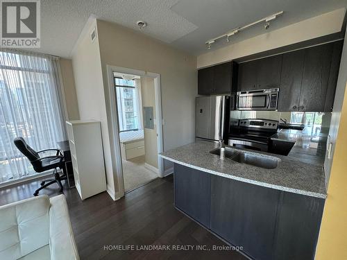 1602 - 18 Yorkville Avenue, Toronto, ON - Indoor Photo Showing Kitchen