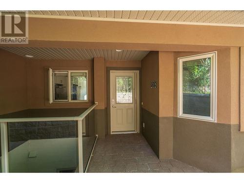 4433 Gordon Drive Unit# 208, Kelowna, BC -  With Exterior