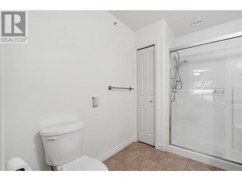 4433 Gordon Drive Unit# 208, Kelowna, BC - Indoor Photo Showing Bathroom