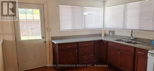 11 Farley Circle, Georgina, ON - Indoor Photo Showing Kitchen With Double Sink