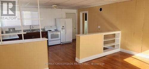 11 Farley Circle, Georgina, ON - Indoor Photo Showing Kitchen