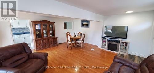 1 Mccuaig Court, Barrie, ON - Indoor Photo Showing Living Room