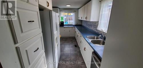 1 Mccuaig Court, Barrie, ON - Indoor Photo Showing Kitchen With Double Sink