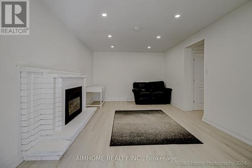 179 Oxford Street, Richmond Hill, ON - Indoor With Fireplace