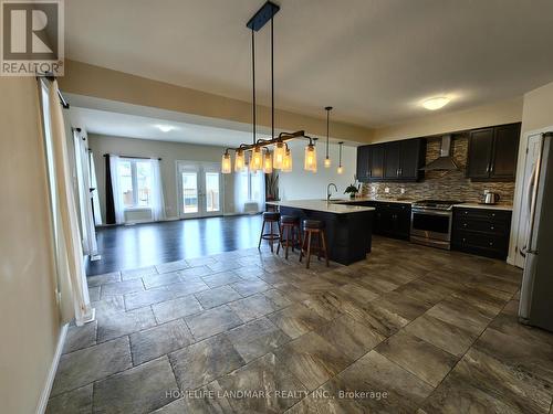 7 Dudley Drive, Guelph, ON - Indoor Photo Showing Kitchen With Upgraded Kitchen