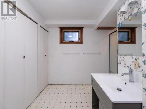 60 Klondike Road, Whitehorse, YT - Indoor Photo Showing Bathroom