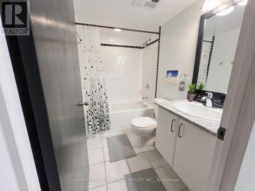 609 - 33 Sheppard Avenue E, Toronto, ON - Indoor Photo Showing Bathroom