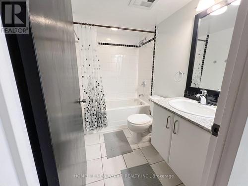 609 - 33 Sheppard Avenue E, Toronto, ON - Indoor Photo Showing Bathroom