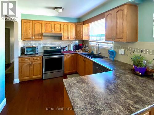 Upper - 4100 Dunmow Crescent, Mississauga, ON - Indoor Photo Showing Kitchen With Double Sink