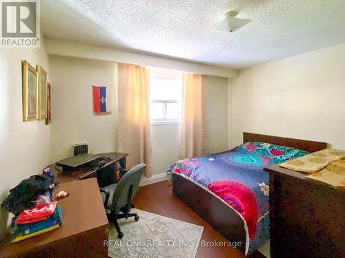 Upper - 4100 Dunmow Crescent, Mississauga, ON - Indoor Photo Showing Bedroom