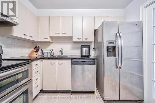 1907 - 115 Hillcrest Avenue, Mississauga, ON - Indoor Photo Showing Kitchen