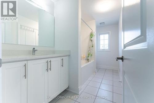 42 Marlene Johnston Drive, East Gwillimbury, ON - Indoor Photo Showing Bathroom