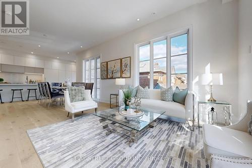 370 Briar Hill Avenue, Toronto, ON - Indoor Photo Showing Living Room