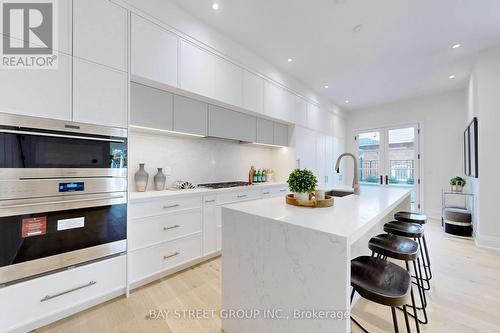 370 Briar Hill Avenue, Toronto, ON - Indoor Photo Showing Kitchen With Upgraded Kitchen