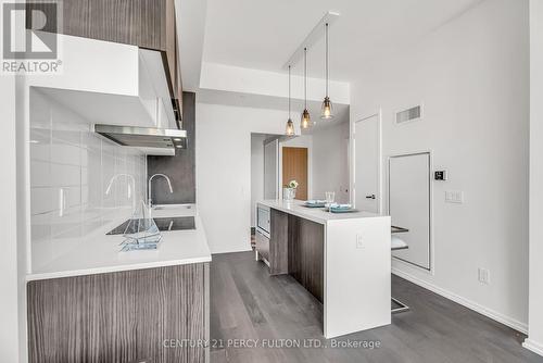 1716 - 8 Hillsdale Avenue E, Toronto, ON - Indoor Photo Showing Kitchen