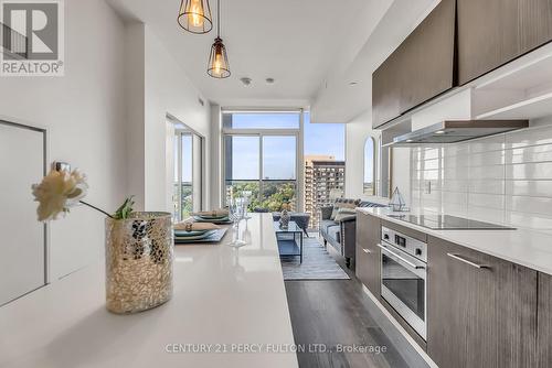 1716 - 8 Hillsdale Avenue E, Toronto, ON - Indoor Photo Showing Kitchen With Upgraded Kitchen