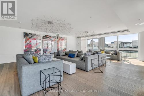 1716 - 8 Hillsdale Avenue E, Toronto, ON - Indoor Photo Showing Living Room