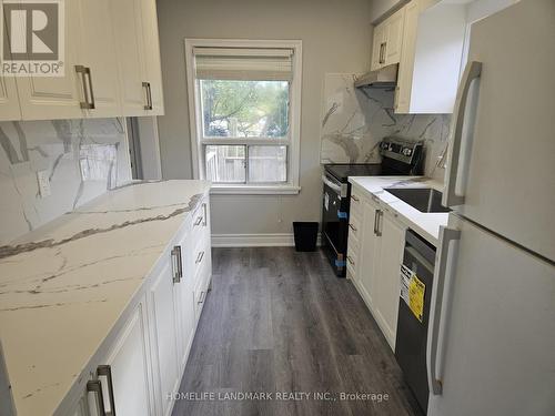 21 Highland Park Boulevard, Markham, ON - Indoor Photo Showing Kitchen