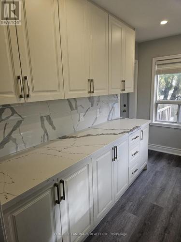 21 Highland Park Boulevard, Markham, ON - Indoor Photo Showing Kitchen