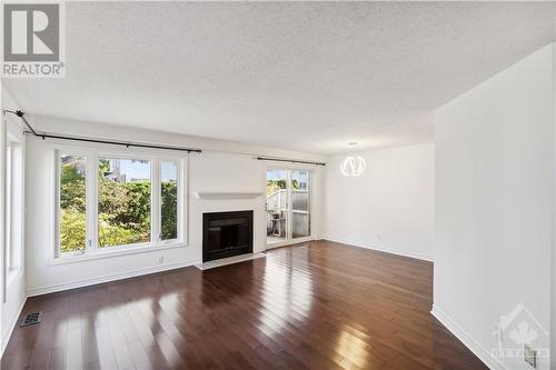 6154 Heritage Park Crescent, Ottawa, ON - Indoor Photo Showing Living Room With Fireplace