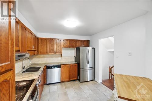 6154 Heritage Park Crescent, Ottawa, ON - Indoor Photo Showing Kitchen With Double Sink