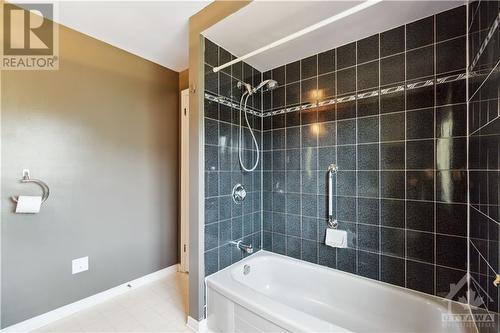 6154 Heritage Park Crescent, Ottawa, ON - Indoor Photo Showing Bathroom